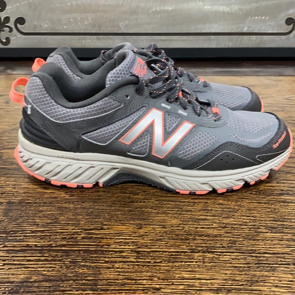 New Balance All Terrain Women’s Shoes Size 10 - Picture 4 of 9